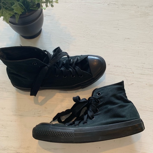 ‼️Sold -Converse - Chuck Taylors All Stars, - Picture 2 of 5